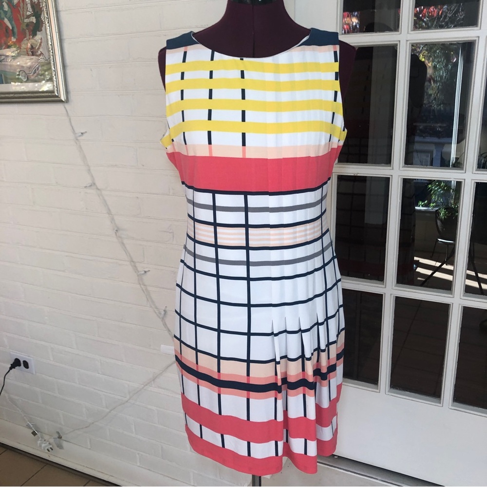 Donna Morgan Lattice Pattern Dress size 8